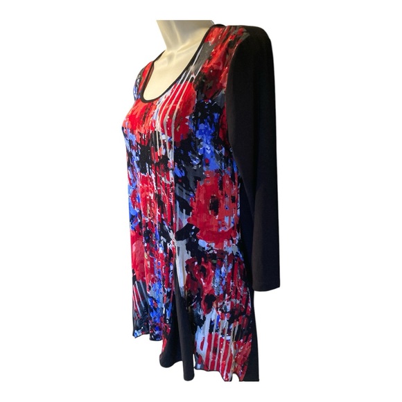 Beautiful top - Picture 2 of 3